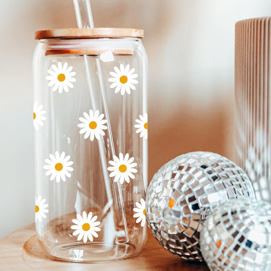Cute Glass Cups with Lids and Straws, Daisy Design Iced Coffee Cup, Aesthetic Mug Tumbler for Women, Flower Drinking Glasses, Birthday Valentines Christmas Mothers Day Coffee Lover Gifts for Women