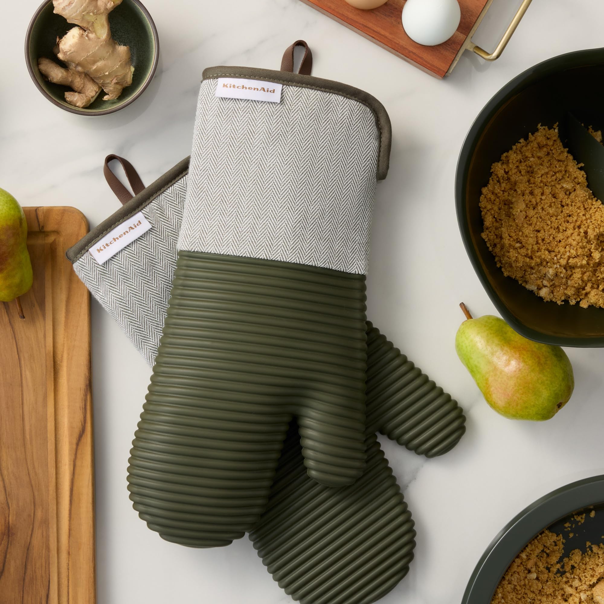 KITCHENAID® Evergreen Design Series Herringbone Ribbed Soft Silicone Oven Mitts 2-Pack Set, Heat Resistant up to 500°F, Flexible & Waterproof, Deep Forest Green, 7"x14"