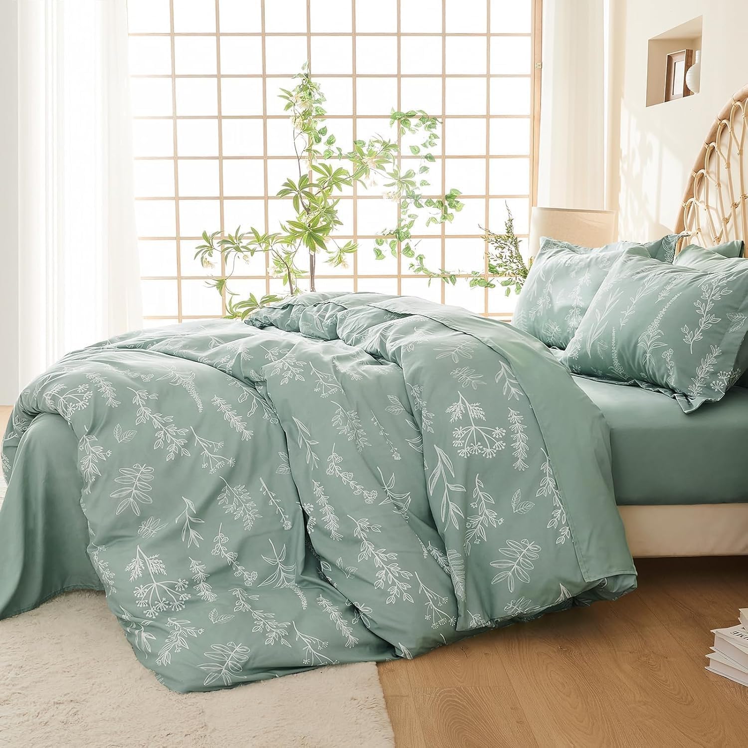 MUXHOMO Duvet Cover Queen Size, Reversible Floral Green Duvet Cover Set with Zipper Closure, 3 Pieces Botanical Patterns Soft Microfiber Bedding Set (90"x90", 2 Pillow Cases 20"×30" )