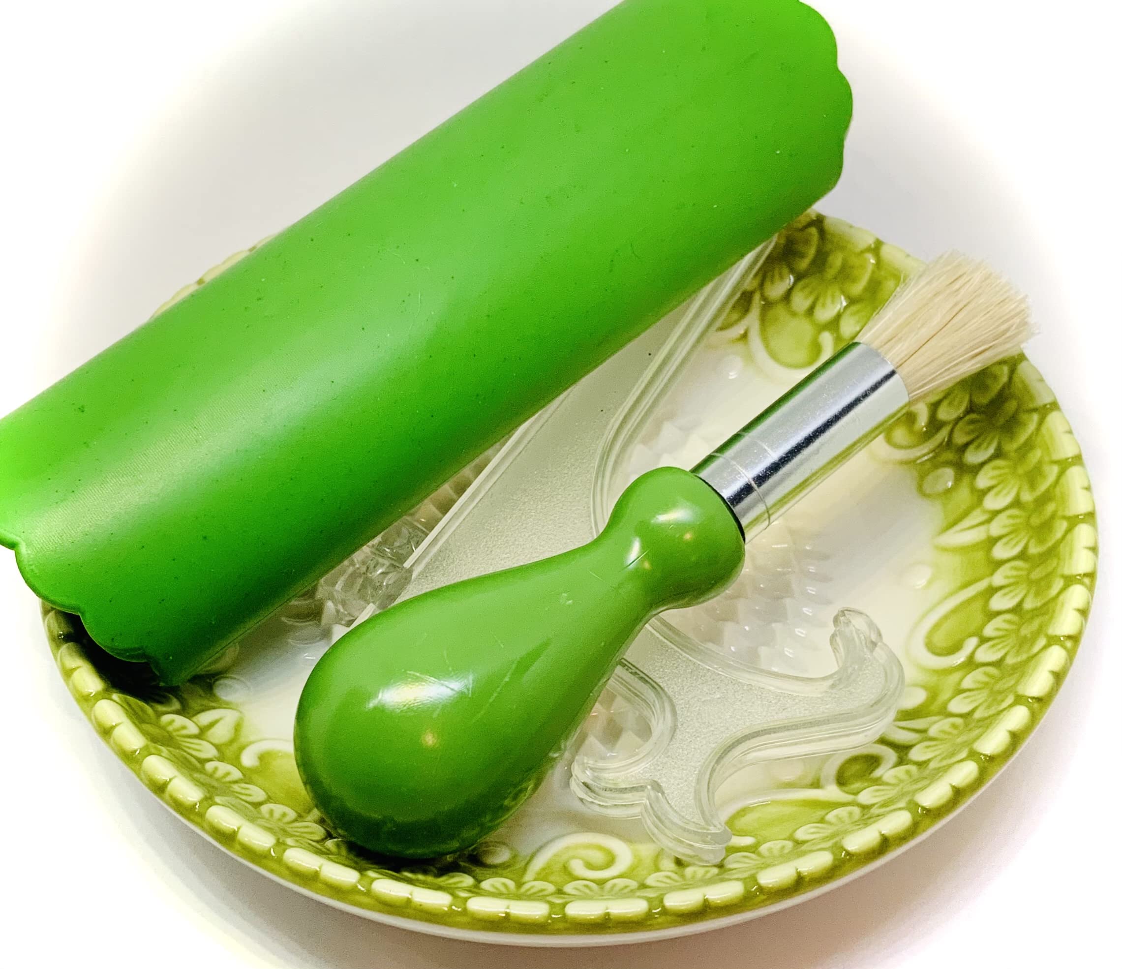 BonCera, All-in-one Premium Ceramic Garlic Grater Plate 4-Piece Set - Green Embossed Design and Style - For Garlic, Ginger, Chocolate, and more! - Comes with 5.25" Plate, Peeler, Brush, and Stand
