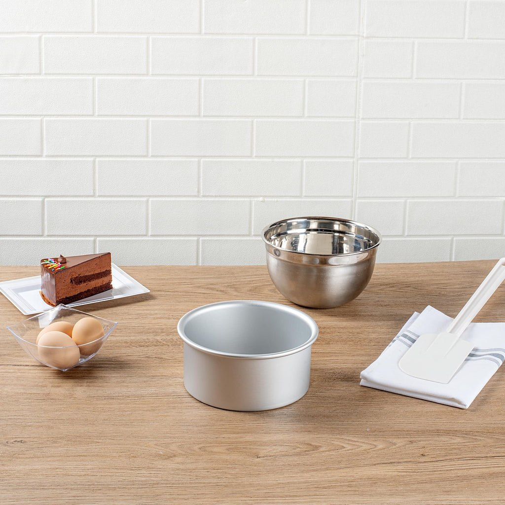 Restaurantware-Met Lux 6 x 3 Inch Straight-Sided Baking Tin, 1 Round Cake Pan - Oven-Ready, Freezable, Anodized Aluminum Round Baking Pan, Greaseproof, for Layer Birthday Cake