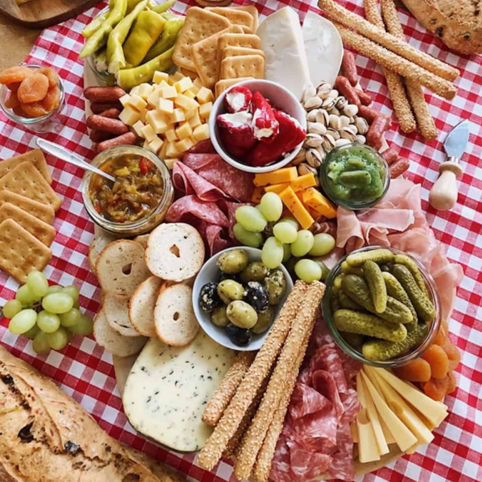 Dicunoy 20 PCS Disposable Paper Serving Plates, 14" x 9" Palm Leaf Plate, Charcuterie Boards, Rectangle Bamboo Wood Like Platters Trays, Heavy Duty Party Plates for Dinner, Weddings, BBQ, Catering