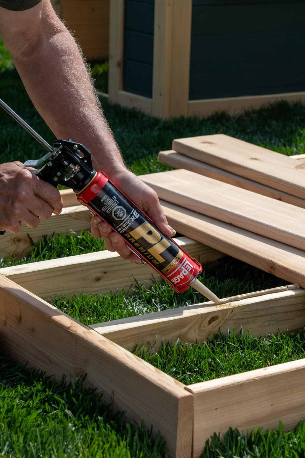 Lepage PL Premium Polyurethane Construction Adhesive, Versatile Construction Glue for Wood, Concrete, Stone & More - 825 ml Cartridge, 1 Pack