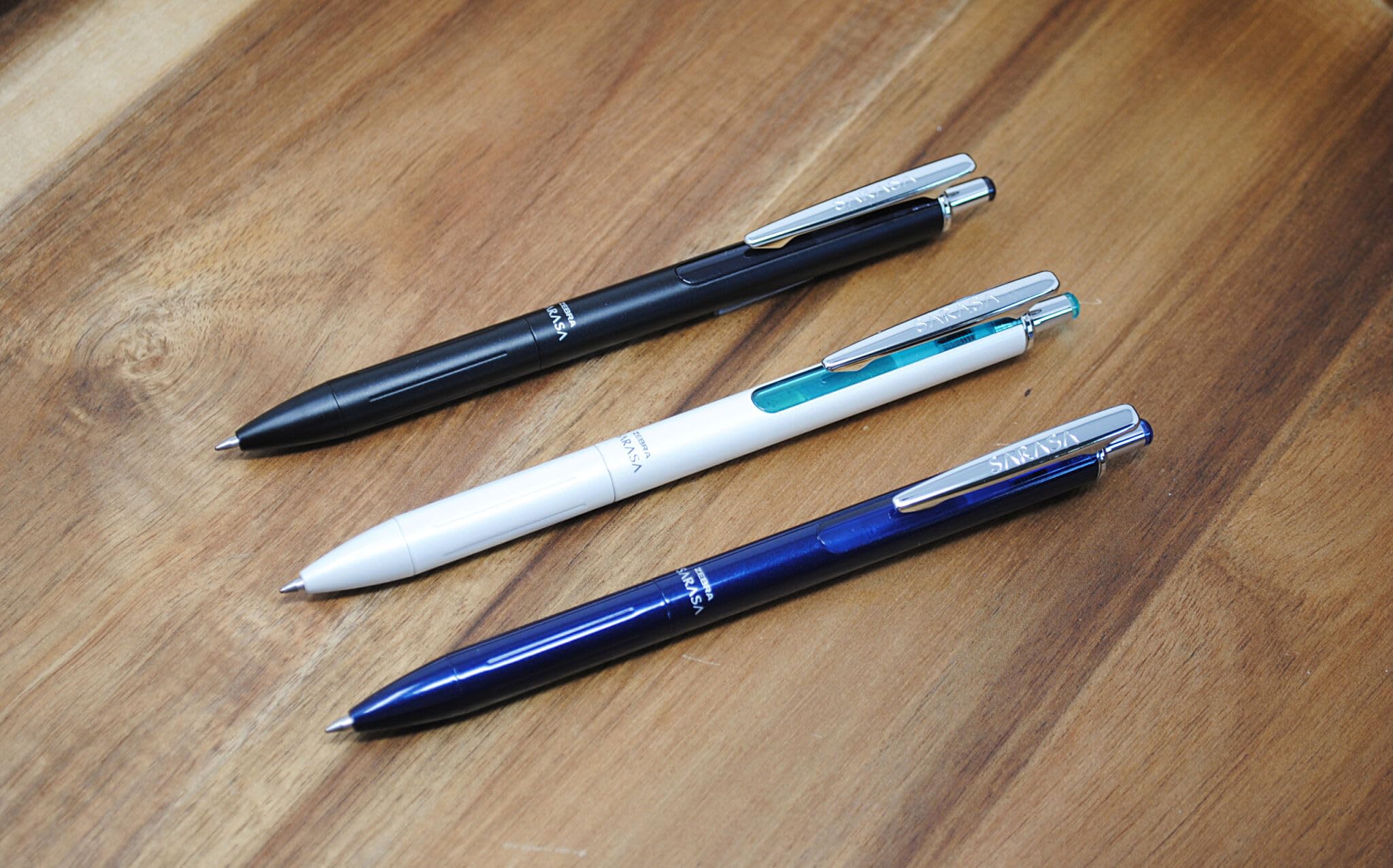 Zebra Pen SARASA Grand Retractable Gel Pen Gift Set, White/Black/Navy Brass Barrel, .7mm Medium Point, Rapid Dry Black Ink, Ideal for the Left Handed, Elimates Smudging and Smearing in Seconds (45373)