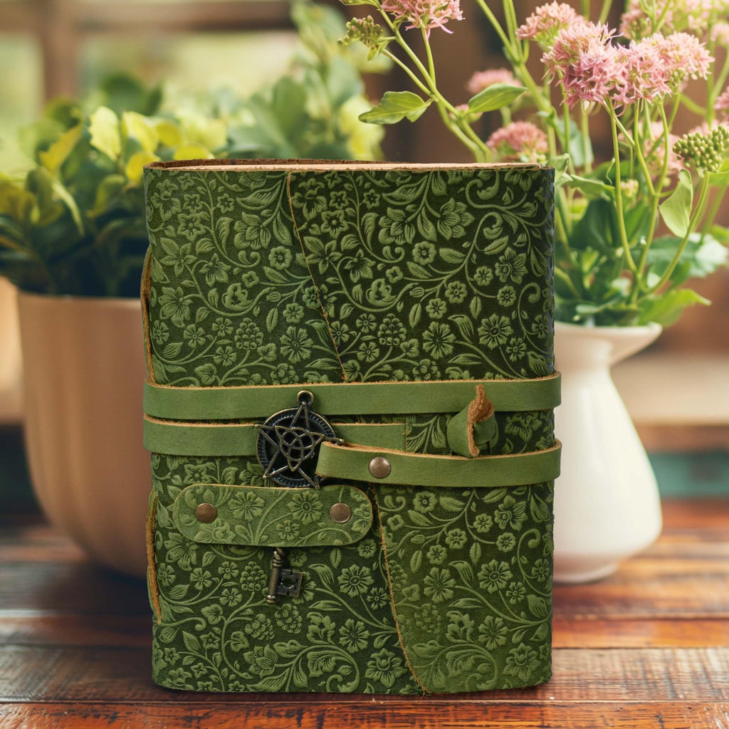 LEATHER VILLAGE Handmade Leather Bound Journal for Women- Green | 7"X5" Medium | 260 Pages Blank of Vintage Paper Writing, Sketchbook, Notebook