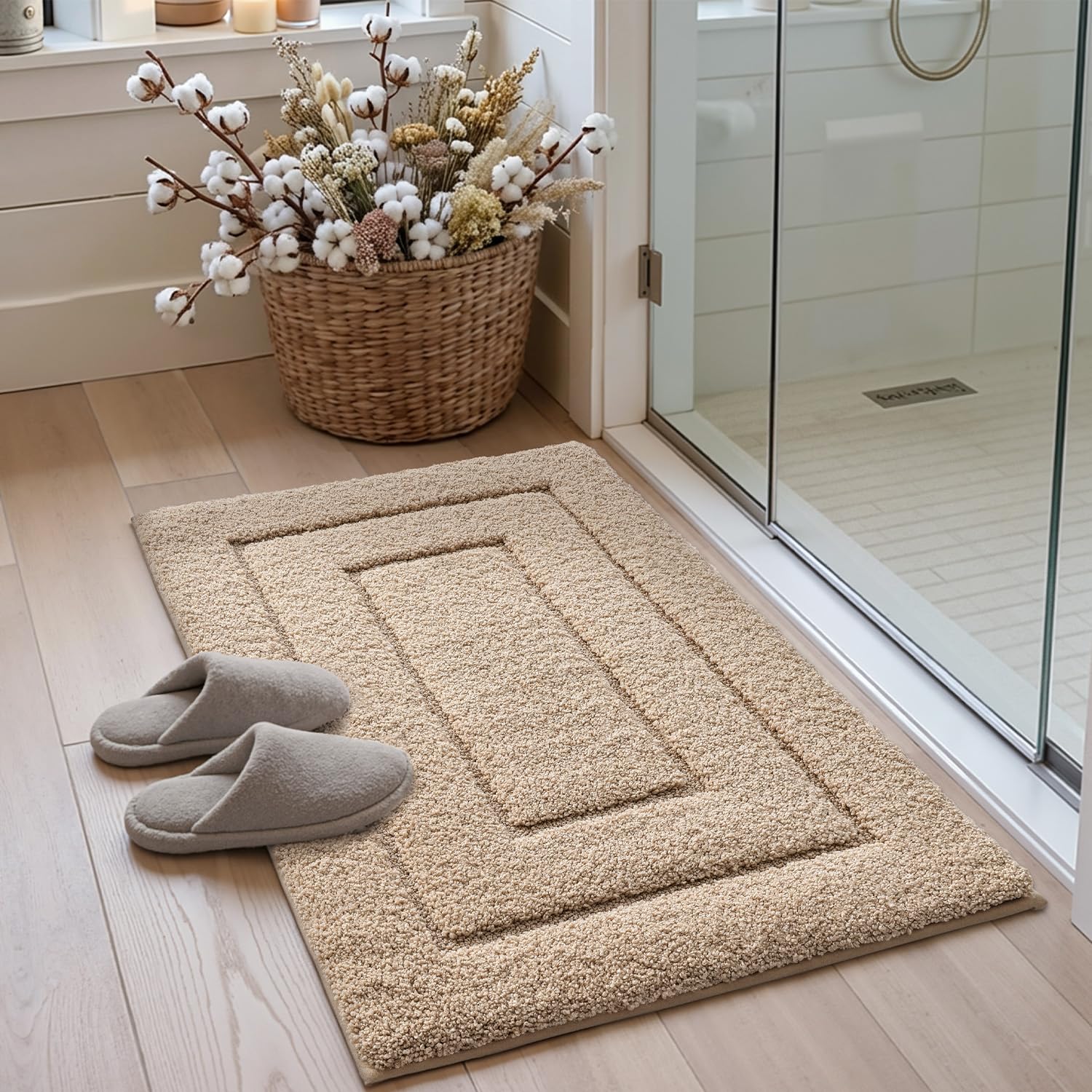 DEXI Bath Mat Non Slip, 20x32 Absorbent Microfiber Soft Bathroom Rug, Machine Washable Carpet for Shower Floor Bathmat Decor, Beige