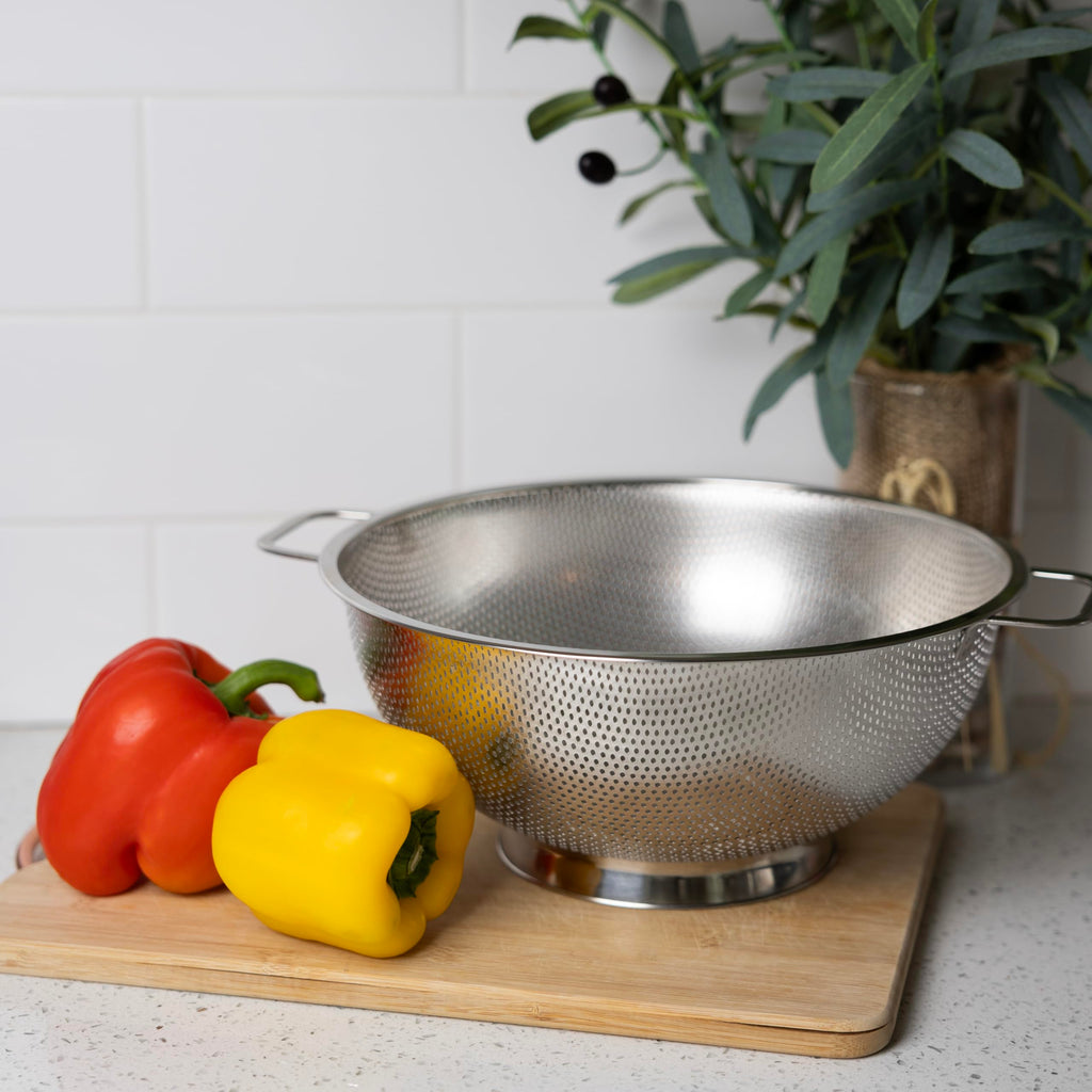 Fox Run Large Stainless Steel Colander, 5 Quart Pasta Strainer with Handles, 11” x 13.5” x 5”