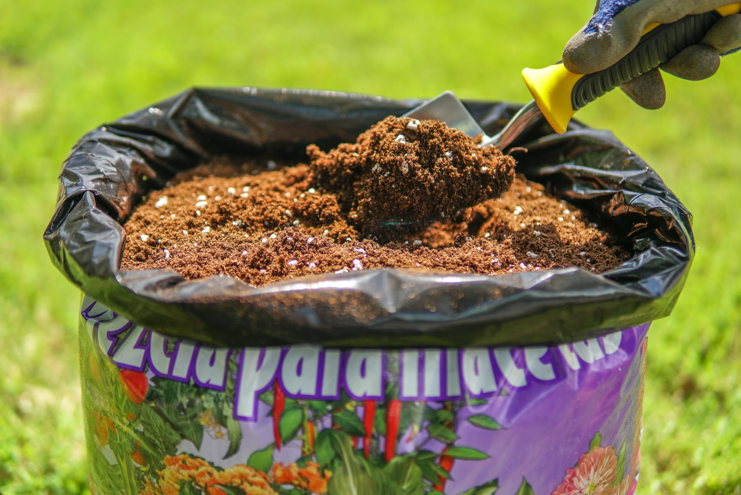 Lambert All Purpose Potting Mix - for Better Blooming - for Indoor and Outdoor Plants, Home Gardening, Container Plants, Flowers, Vegetables, Shrubs, Annuals and Perennials - 8.8L