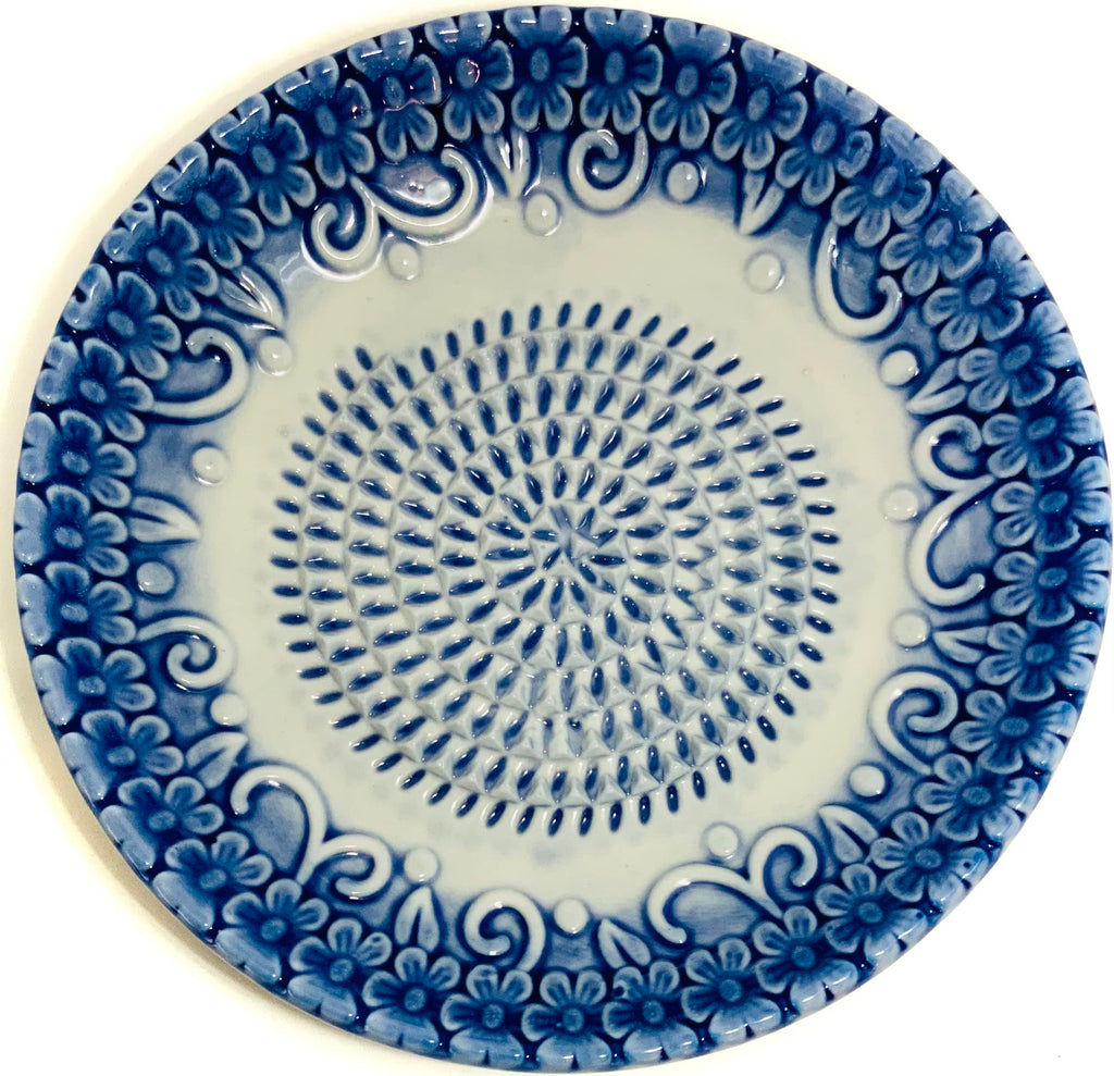 BonCera, All-in-one Premium Ceramic Garlic Grater Plate 4-Piece Set - Blue Embossed Design and Style - For Garlic, Ginger, Chocolate, and more! - Comes with 5.25" Plate, Peeler, Brush, and Stand