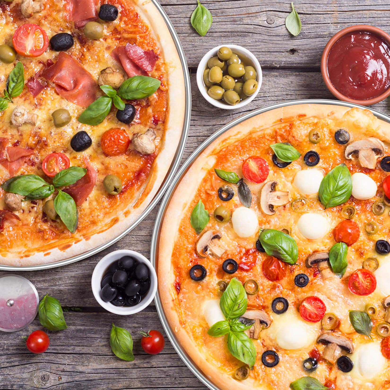 13½ Inch Pizza Pan Set of 2, P&P CHEF Stainless Steel Pizza Tray, Round Pizza Plate for Pie Cookie Pizza Cake, Non Toxic & Heavy Duty, Brushed Finish & Easy Clean