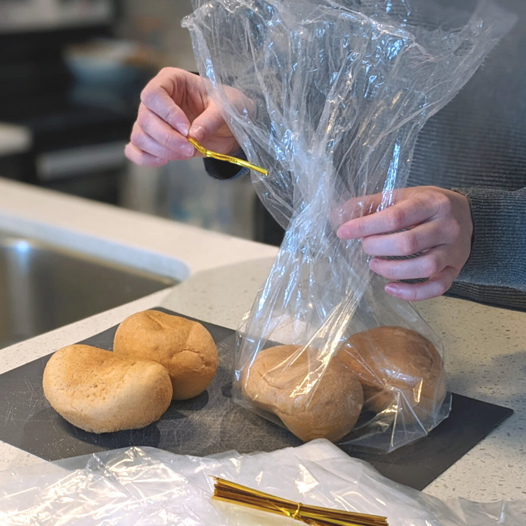 Reusable Bread Bags for Homemade Bread - 100 Pack Plastic Bread Bags with Ties For An Airtight Moisture-free Preservation and Storage - Loaf Home Bakers Bakery Owners