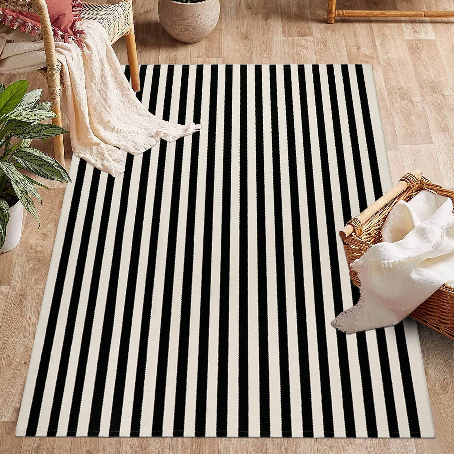 famibay Black and Beige Front Door Mat Outdoor Cotton Handwoven Indoor Outdoor Rug 3x5 Area Rug Washable Farmhouse Striped Welcome Mat Outdoor Courtyard Living Room Front Porch Decor