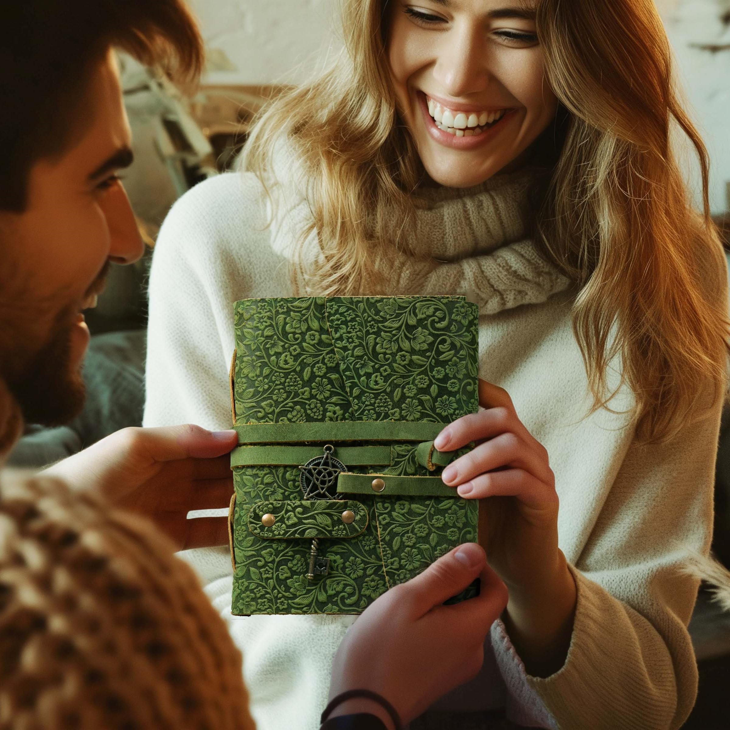 LEATHER VILLAGE Handmade Leather Bound Journal for Women- Green | 7"X5" Medium | 260 Pages Blank of Vintage Paper Writing, Sketchbook, Notebook